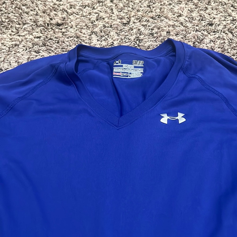 Under armour size small heat gear top